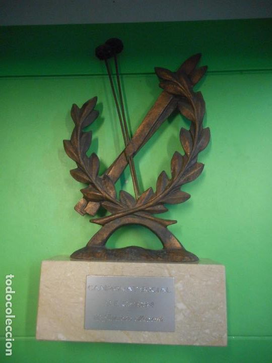 Coleccionismo: TROFEO CAMPIONAT SOCIAL S. E. C. 1984. II JUNIORS MASCULI. MEDIDAS 28*15*5 CM