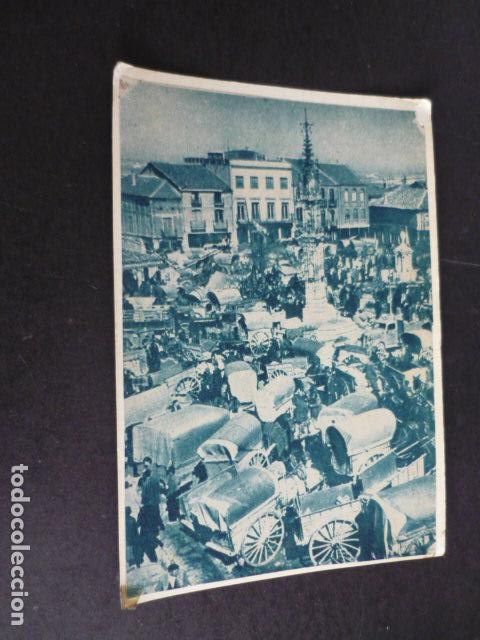 Coleccionismo: VILLALON DE CAMPOS VALLADOLID DIA DE MERCADO IMAGEN A&Ntilde;OS 50 MONTADA SOBRE CARTULINA 10 X 15 CMTS