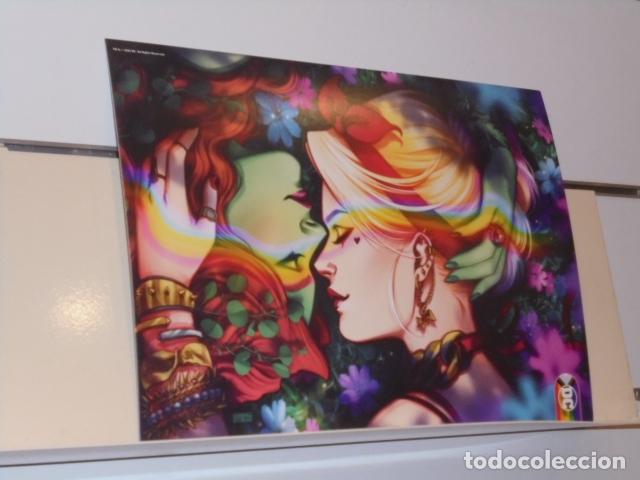 Coleccionismo: LAMINA DC DIA DEL ORGULLO HARLEY QUINN Y HIEDRA VENENOSA 21X30 CM.