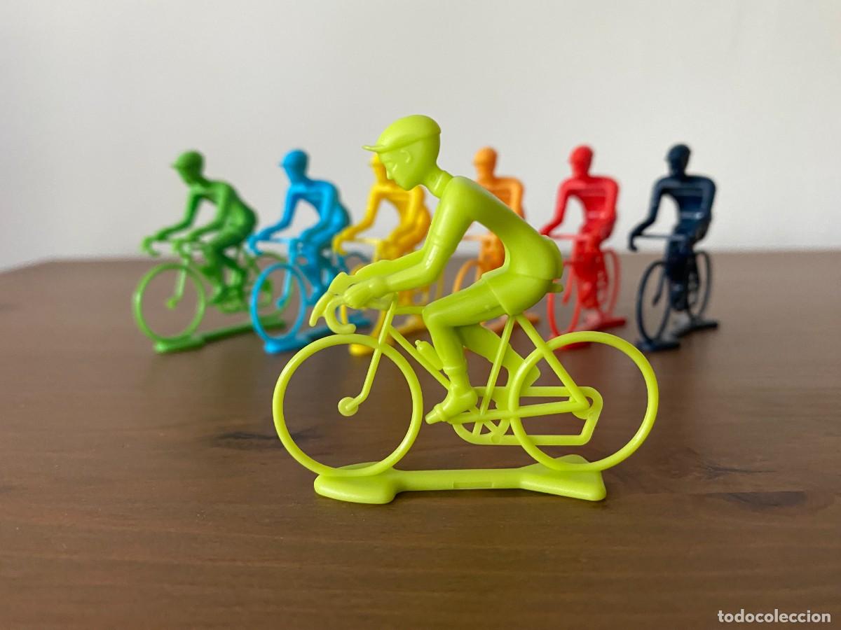 Colecionismo: FIGURA CICLISTA DE PL&Aacute;STICO MEDIDA 5.5X6 CENT&Iacute;METROS ACTUAL, NUEVA, SIN USO COLOR VERDE CLARITO