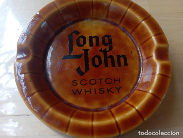 Coleccionismo: CENICERO CER&Aacute;MICA DE LONG JOHN SCOTCH WHISKY