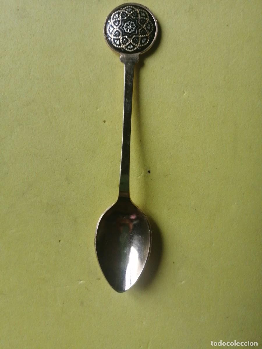 Coleccionismo: Cucharilla metal dorado Damasquinada