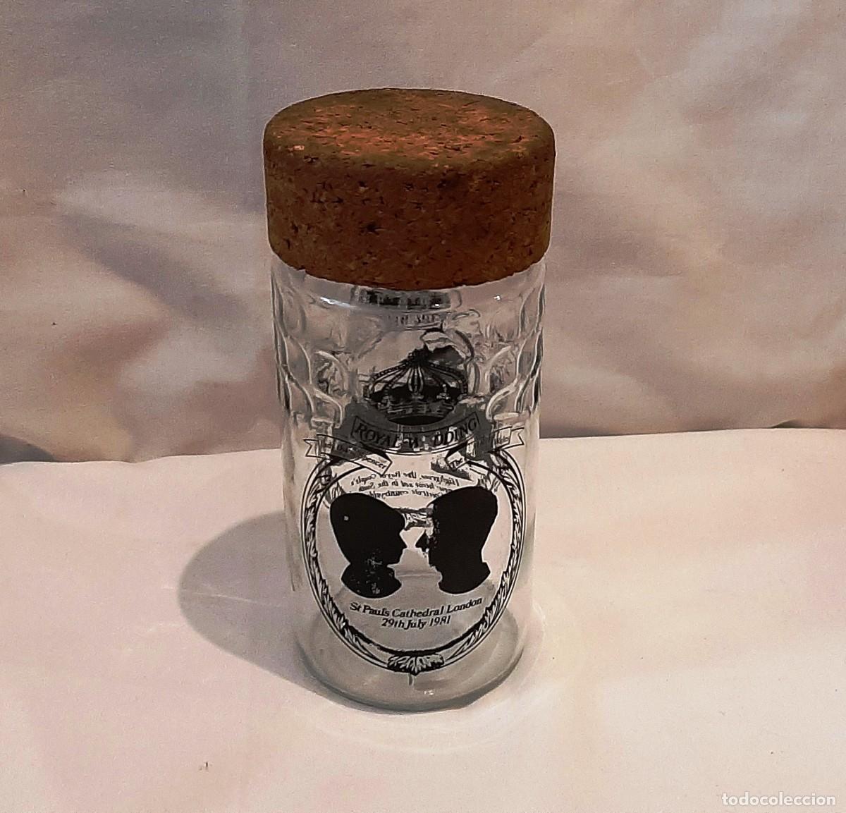 Coleccionismo: Tarro de almacenamiento de vidrio de boda real vintage, Diana Princesa de Gales y Rey Carlos