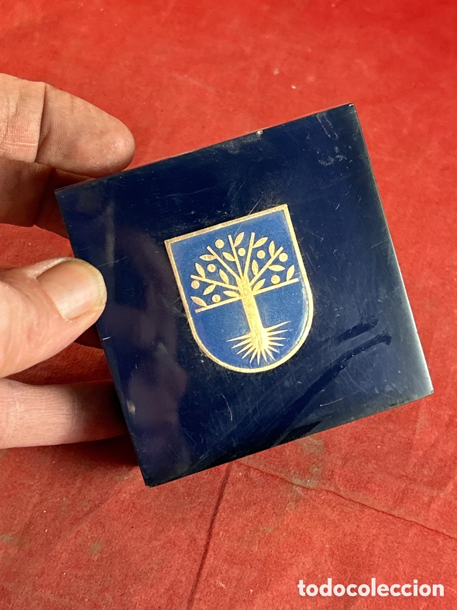 Coleccionismo: Pisapapeles escudo - Foto 2