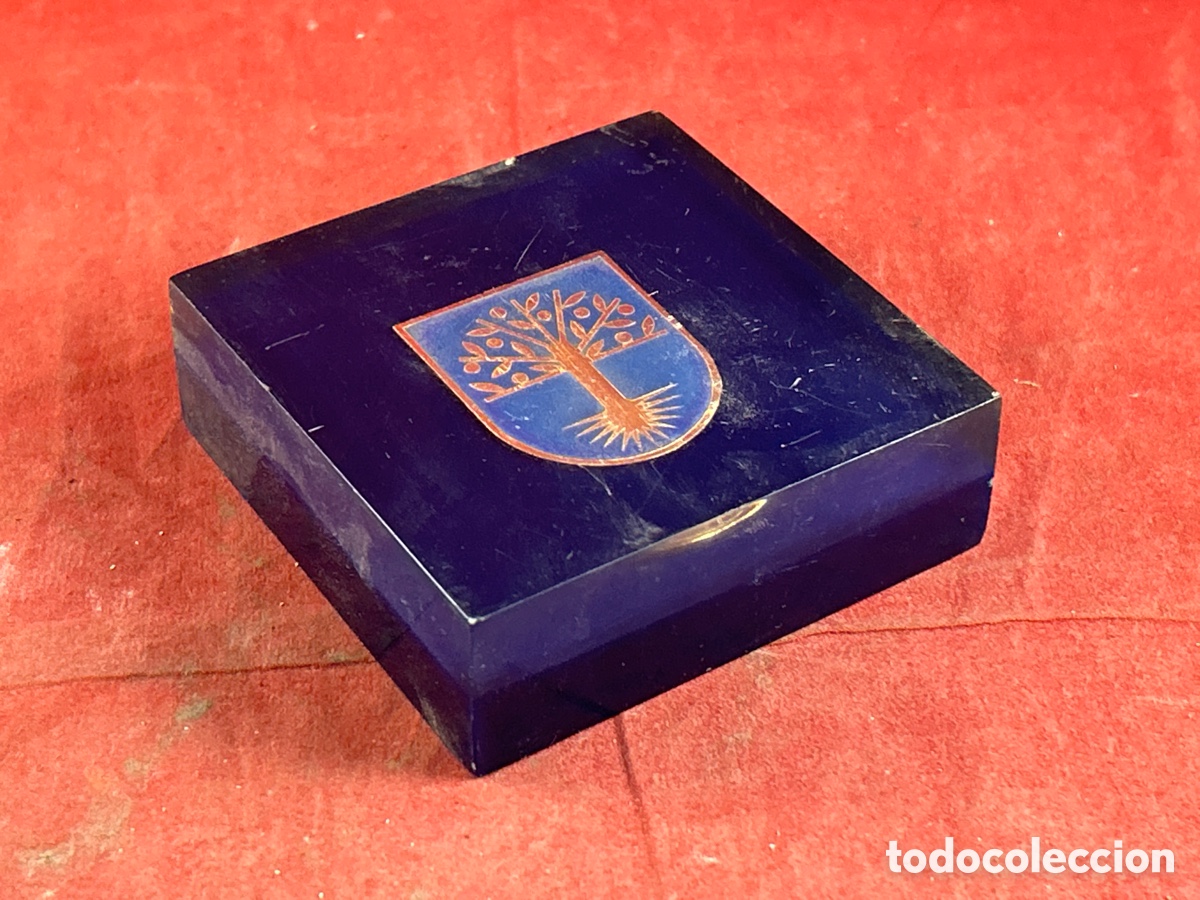 Coleccionismo: Pisapapeles escudo - Foto 1