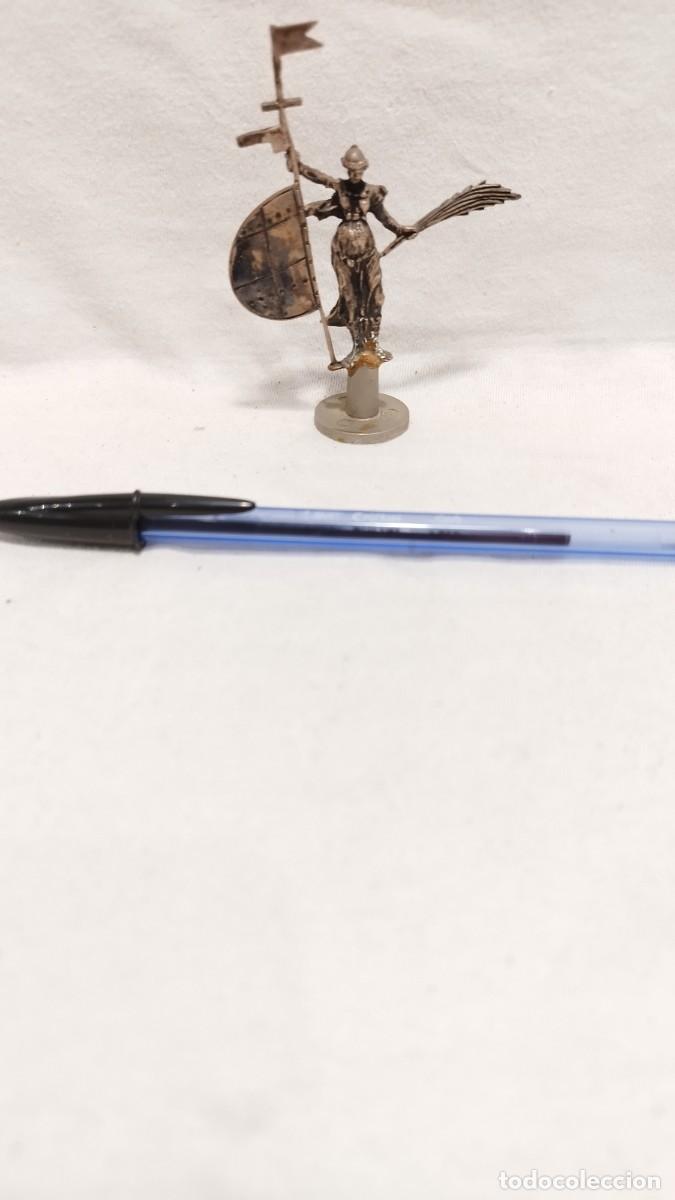 Coleccionismo: Antigua Figura Escultura de metal.Giraldillo Sevilla