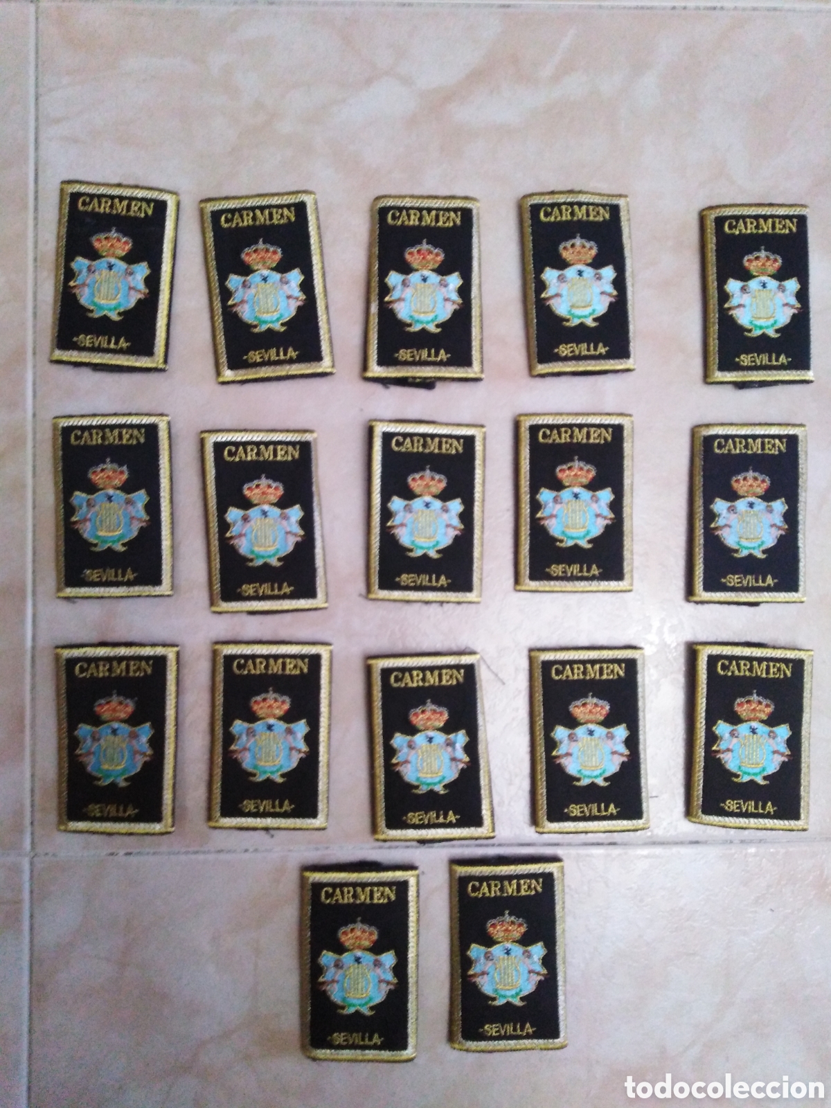 Coleccionismo: Lote de 17 emblemas de la Banda de m&uacute;sica Carmen Sevilla, descatalogado
