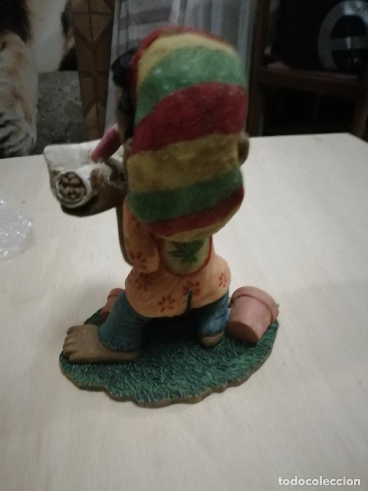 Coleccionismo: FIGURA RASTAFARI LIANDO CIGARRO - Foto 3