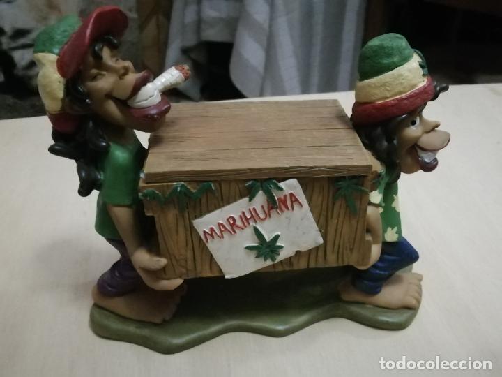 Coleccionismo: FIGURA RASTAFARIS LLEVANDO CAJA - Foto 1