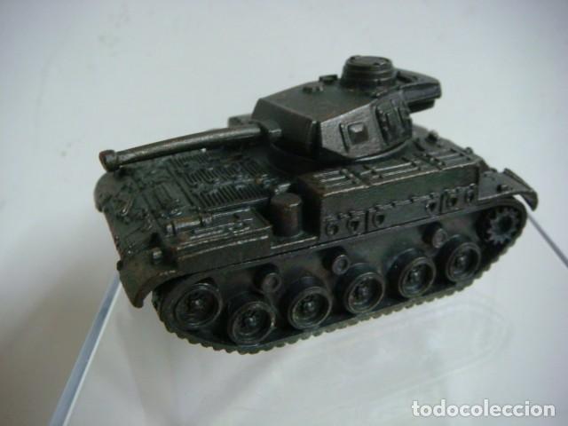 Coleccionismo: SACAPUNTAS FIGURA DE UN TANQUE-CAJ-B- N&ordm;-155