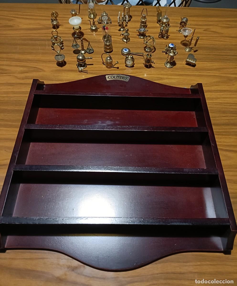 Coleccionismo: Conjunto de Miniaturas con Expositor o Soporte
