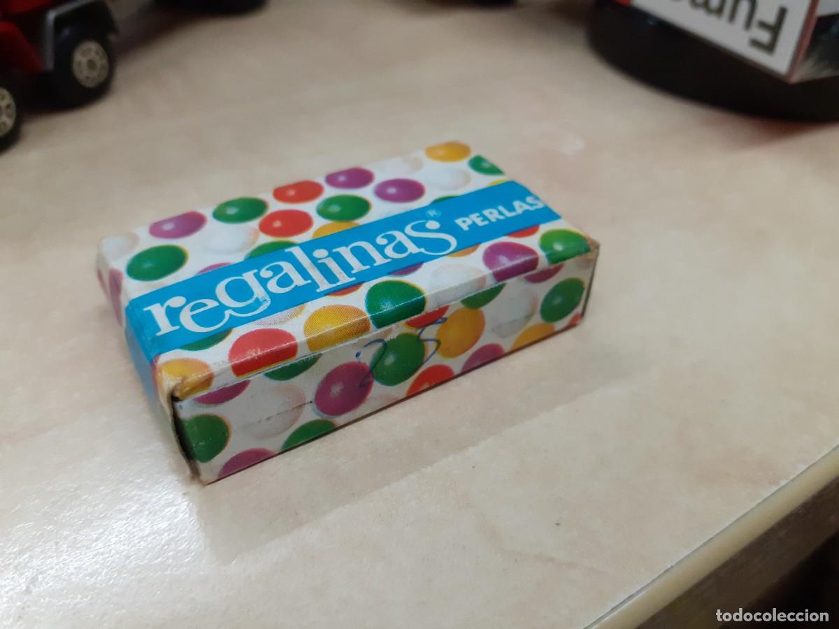 Coleccionismo: Caja de regalinas perlas vac&iacute;a.A&ntilde;os 70 Kiosco.1 pta.