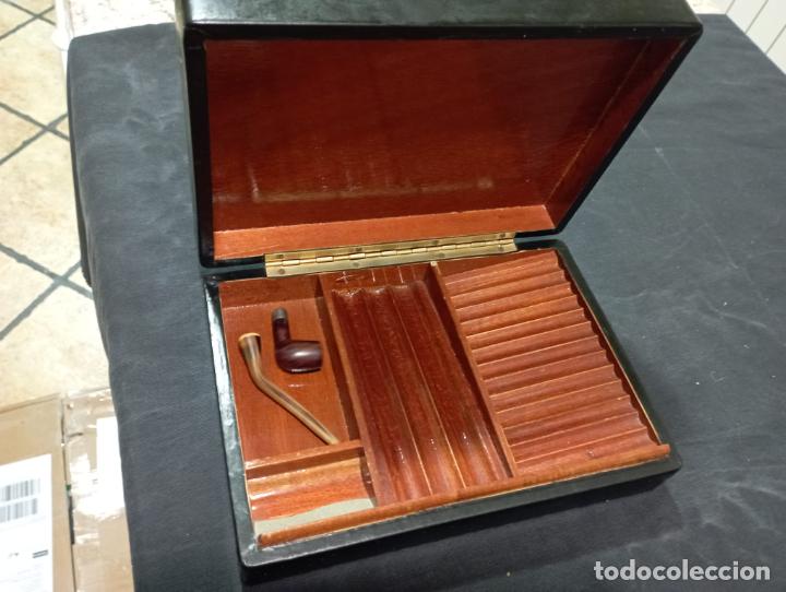 Coleccionismo: Caja de tabaco con interior de madera forrada. - Foto 1