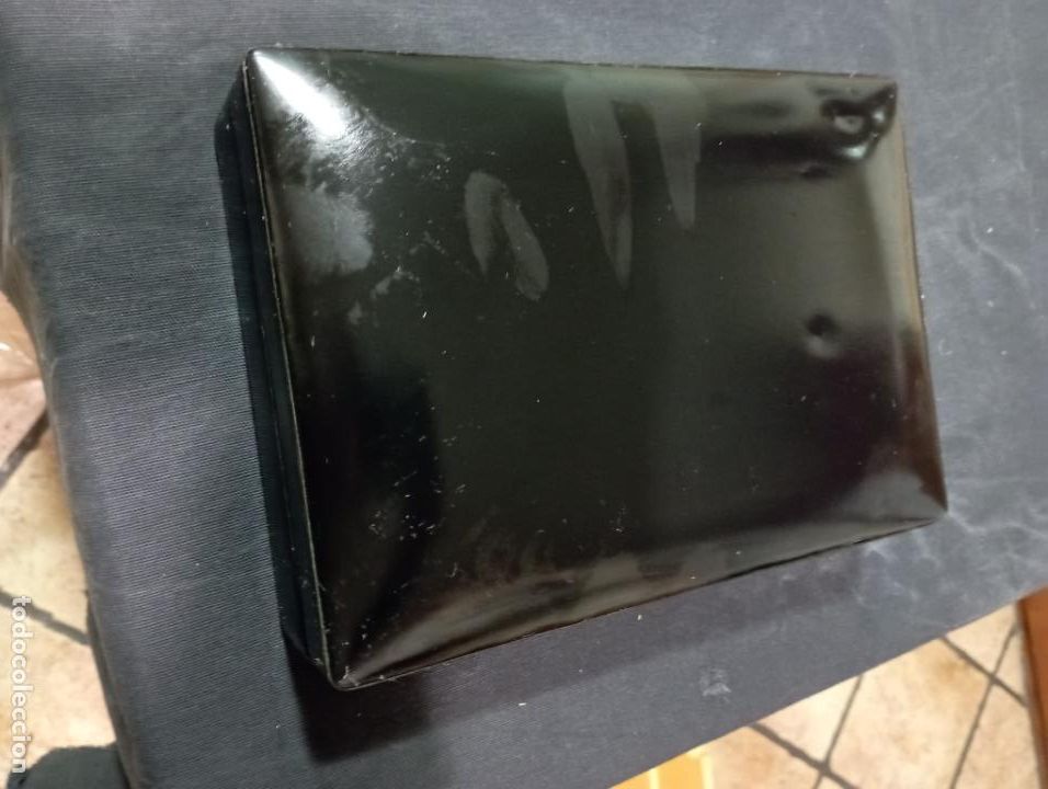 Coleccionismo: Caja de tabaco con interior de madera forrada. - Foto 2