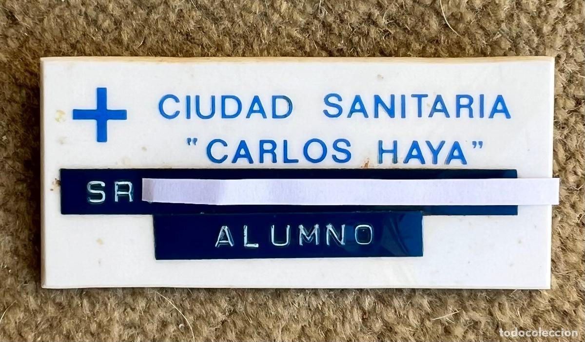 Collectionnisme: Placa de pecho alumno Ciudad Sanitaria Carlos Haya - M&aacute;laga - A&ntilde;os 70/80