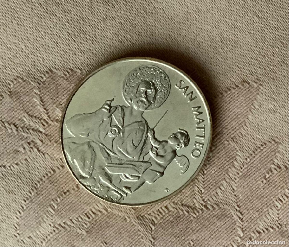 Coleccionismo: MONEDA DORADA SAN MATEO Y LA CATEDRAL SE SALERNO