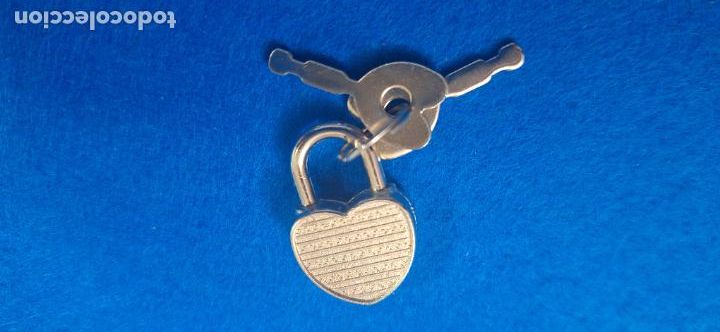 Coleccionismo: Peque&ntilde;o candado en forma de coraz&oacute;n. Plateado