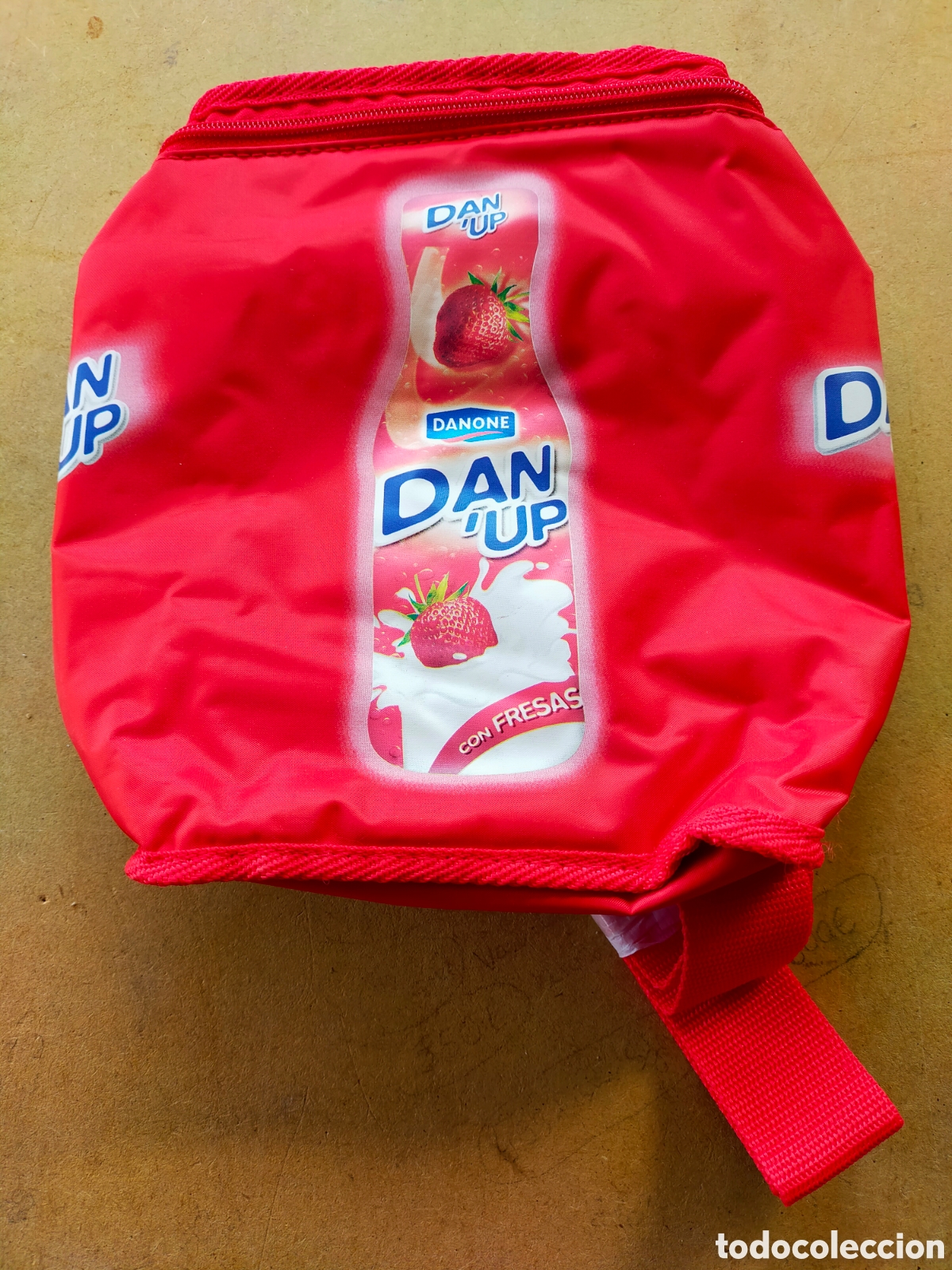 Coleccionismo: Nevera port&aacute;til dan Up yogur Danone fresa