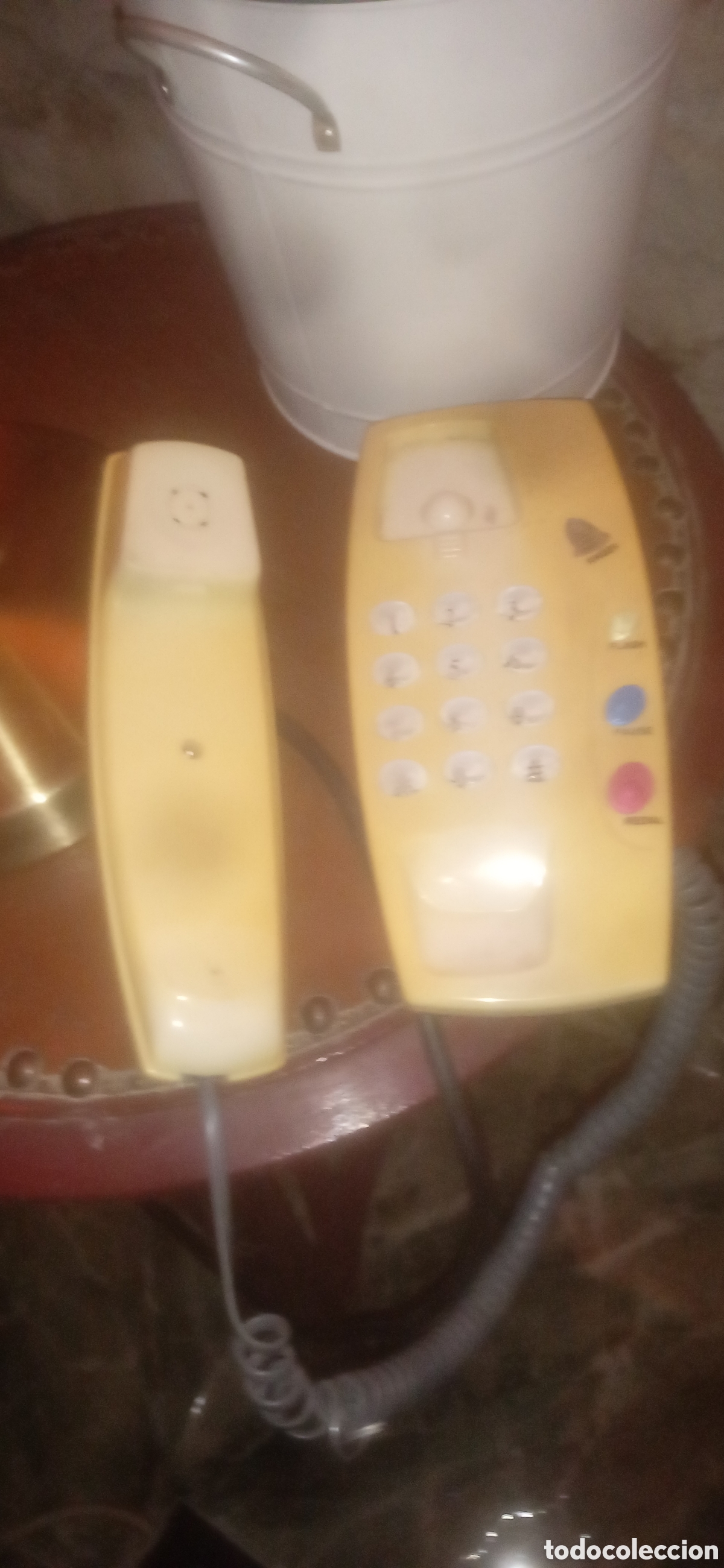 Coleccionismo: Tel&eacute;fono vintage con llave,funciona - Foto 2