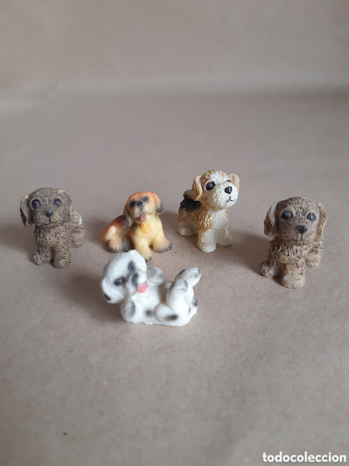 Coleccionismo: 5 figuras del rosc&oacute;n, perritos. Resina - Foto 1