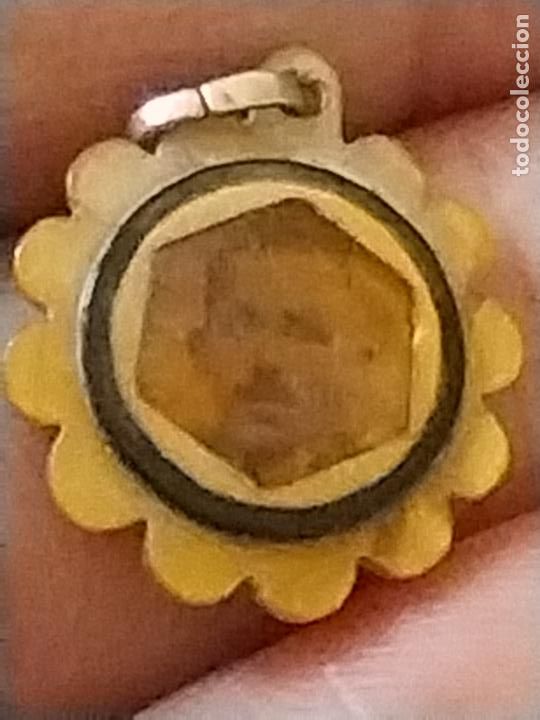 Coleccionismo: COLGANTE MEDALLA TIPO RELICARIO FOTOS PAREJA A&Ntilde;OS 30 ART DECO 2CM ALTO
