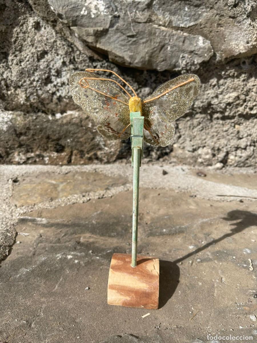 Coleccionismo: PINZA MARIPOSA MADERA - Foto 2