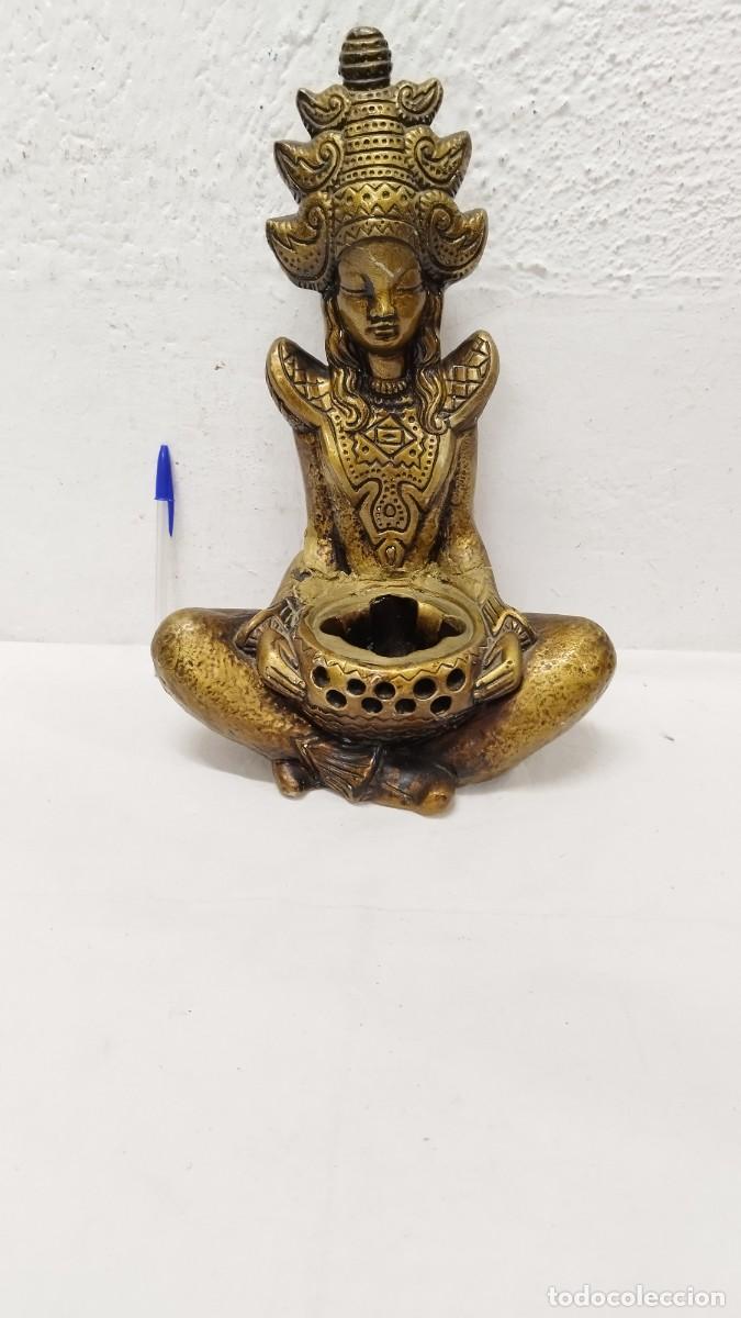 Coleccionismo: Antigua figura escultura, Estatua de yeso pintado de cer&aacute;mica de la diosa de la fortuna.Budista Buda