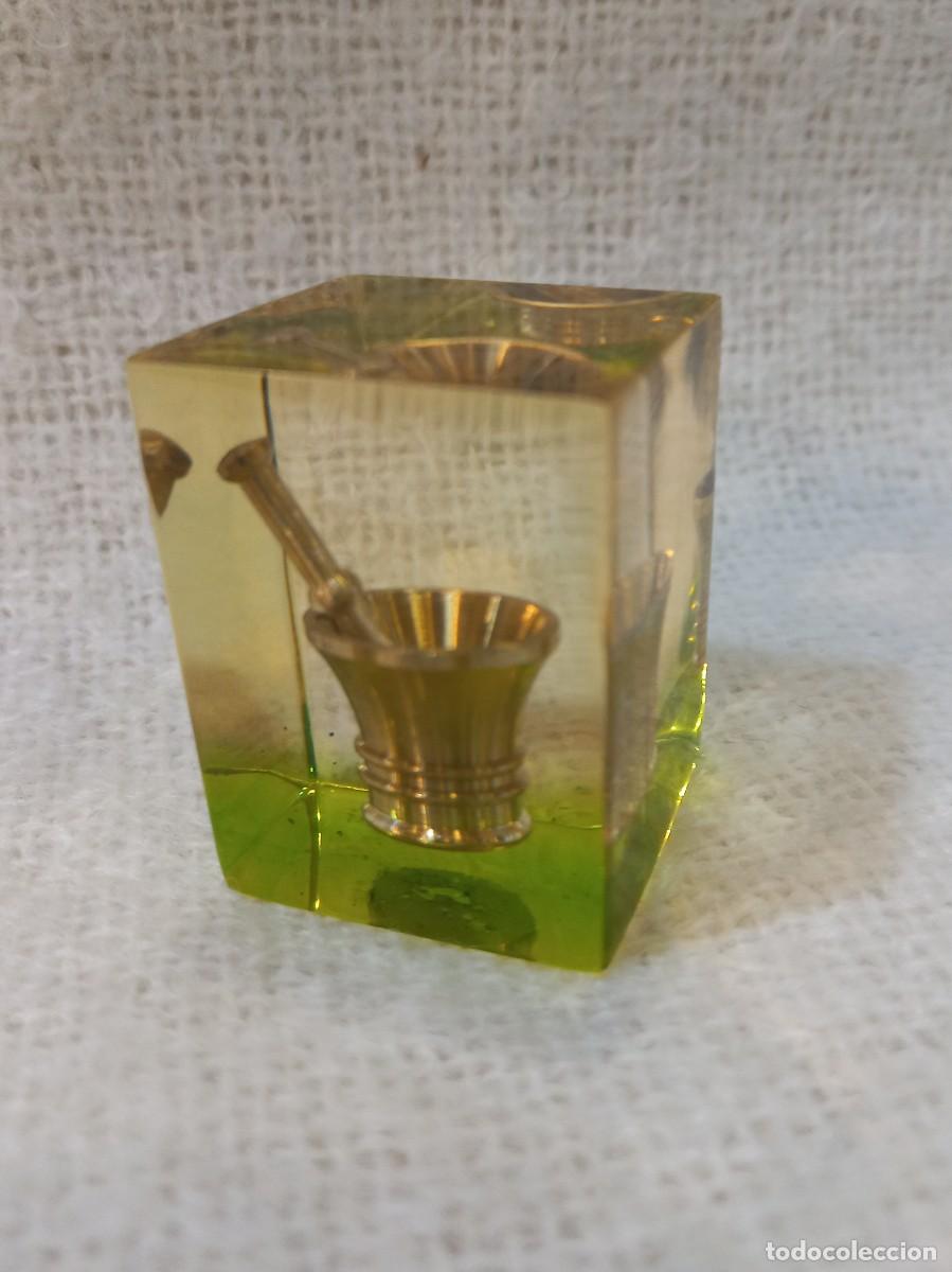 Coleccionismo: RESINA (prisma-cubo) &uml;MORTERO&uml; verde - Foto 1