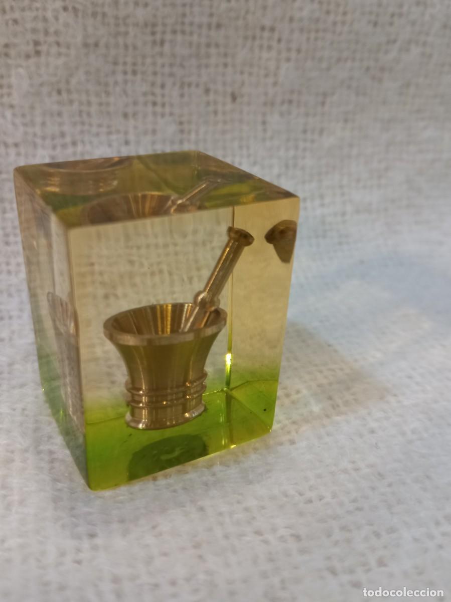 Coleccionismo: RESINA (prisma-cubo) &uml;MORTERO&uml; verde - Foto 2