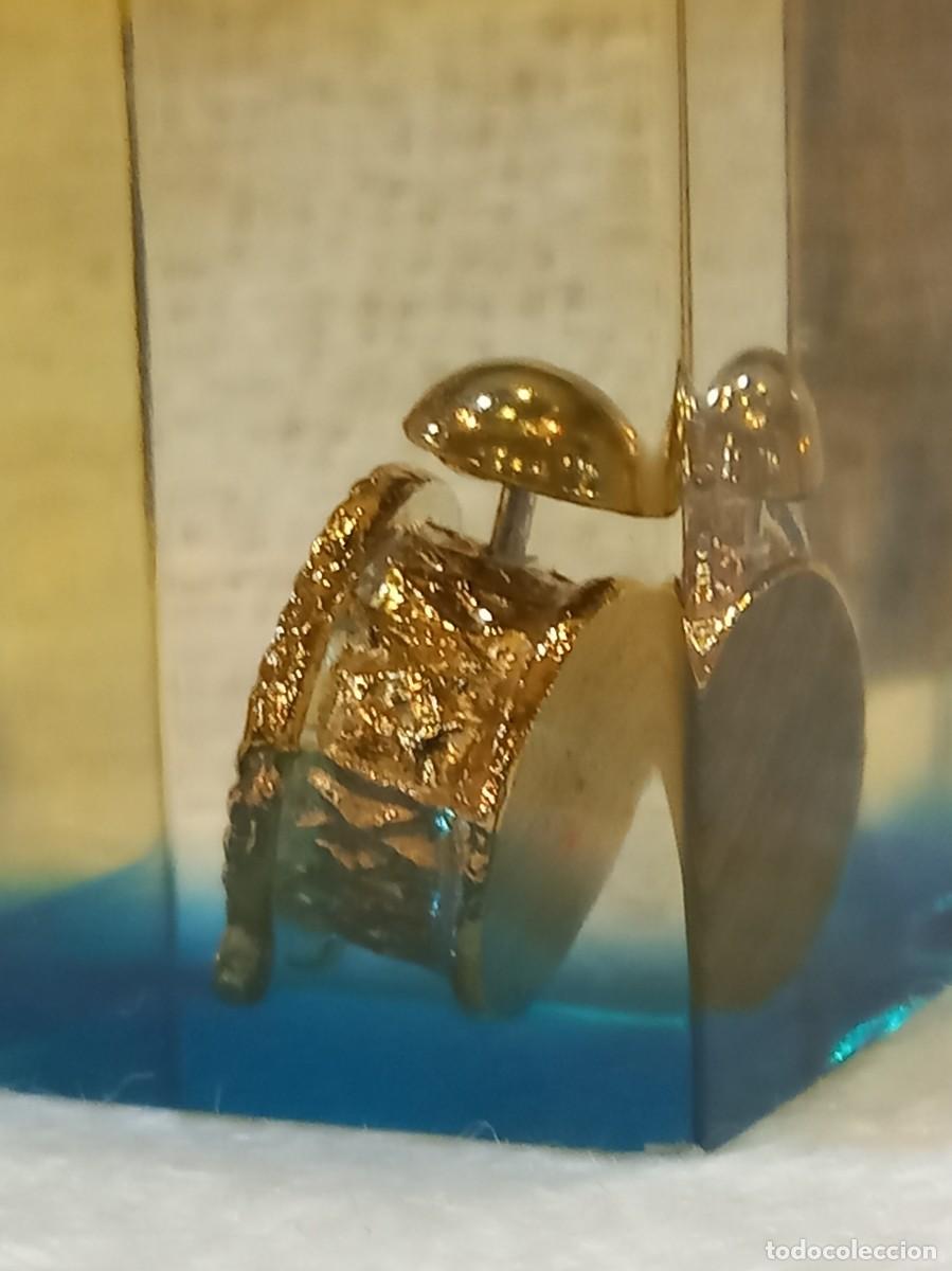 Coleccionismo: RESINA (prisma-cubo) &uml;RELOJ&uml; azul - Foto 5