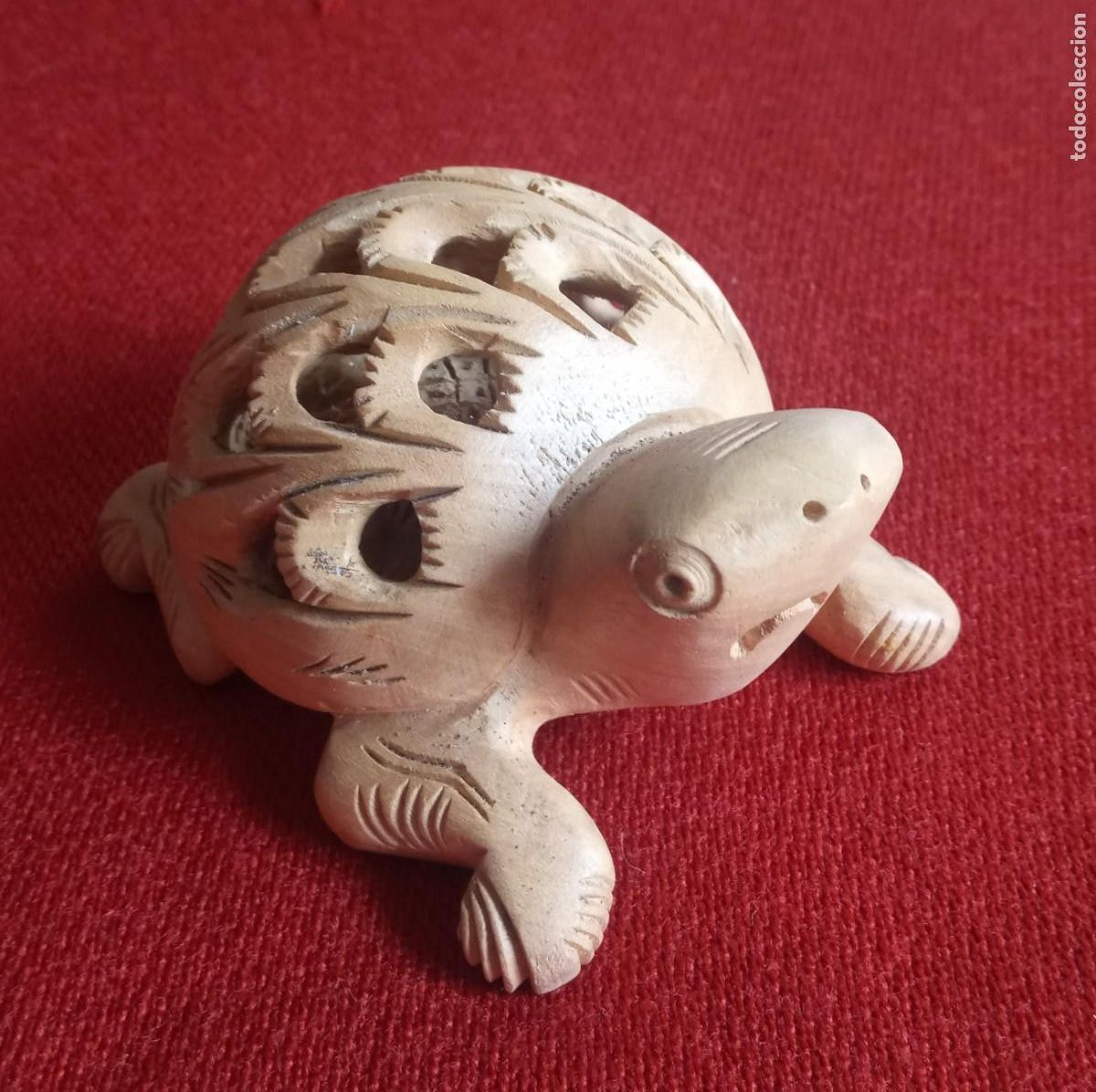 Coleccionismo: TORTUGA-ORIGINAL Y ARTISTICA-MADERA TROQUELADA INTERIOR PEQUE&Ntilde;A TORTUGA TALLADA-VISIBLE-VER FOTOS-82