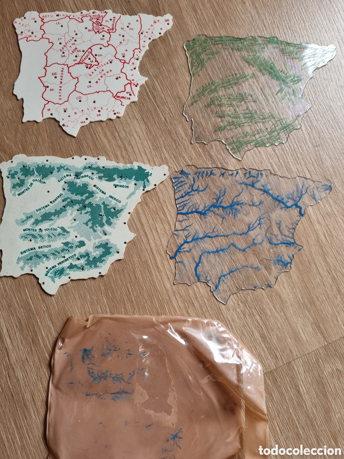 Coleccionismo: Juego de 4 plantillas escolares de pl&aacute;stico. Mapas de Espa&ntilde;a + funda. A&ntilde;os 80. Escritorio.