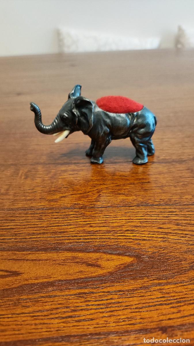 Coleccionismo: antiguo alfiletero en forma de elefante - Foto 1