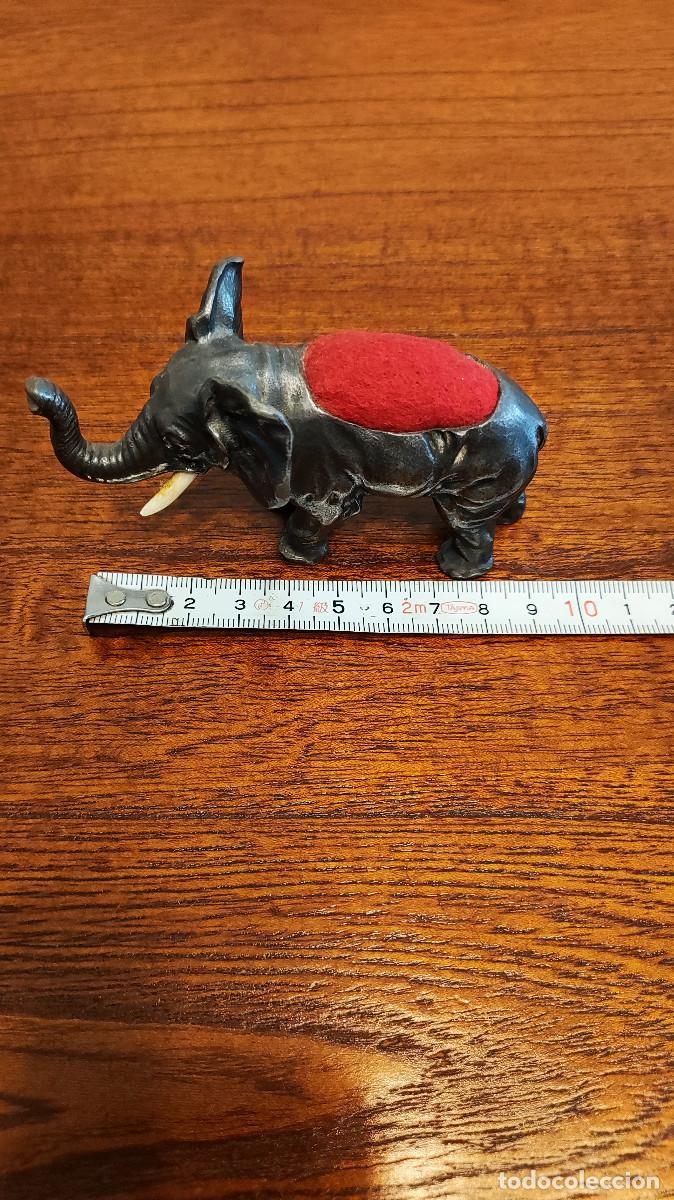 Coleccionismo: antiguo alfiletero en forma de elefante - Foto 3
