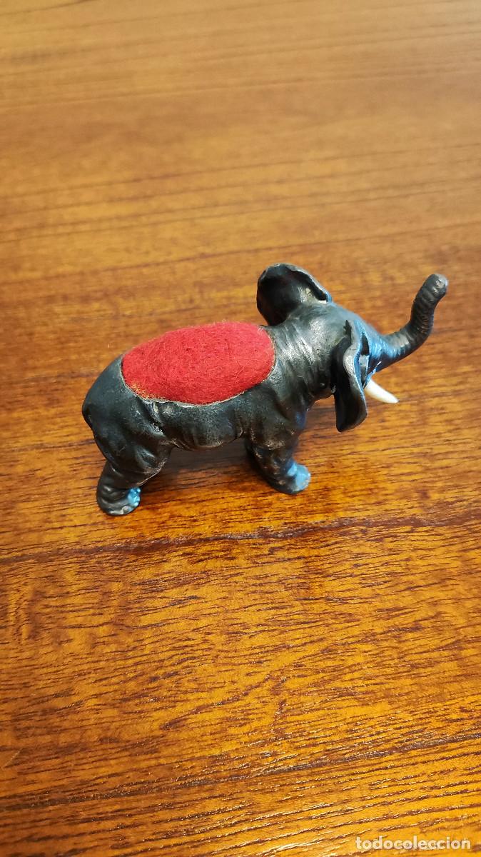 Coleccionismo: antiguo alfiletero en forma de elefante - Foto 7