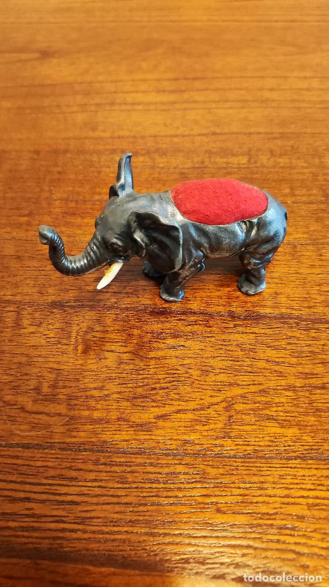 Coleccionismo: antiguo alfiletero en forma de elefante - Foto 8