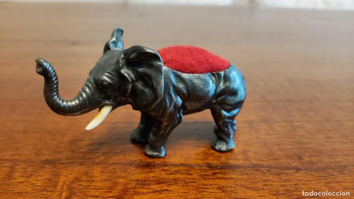 Coleccionismo: antiguo alfiletero en forma de elefante - Foto 9