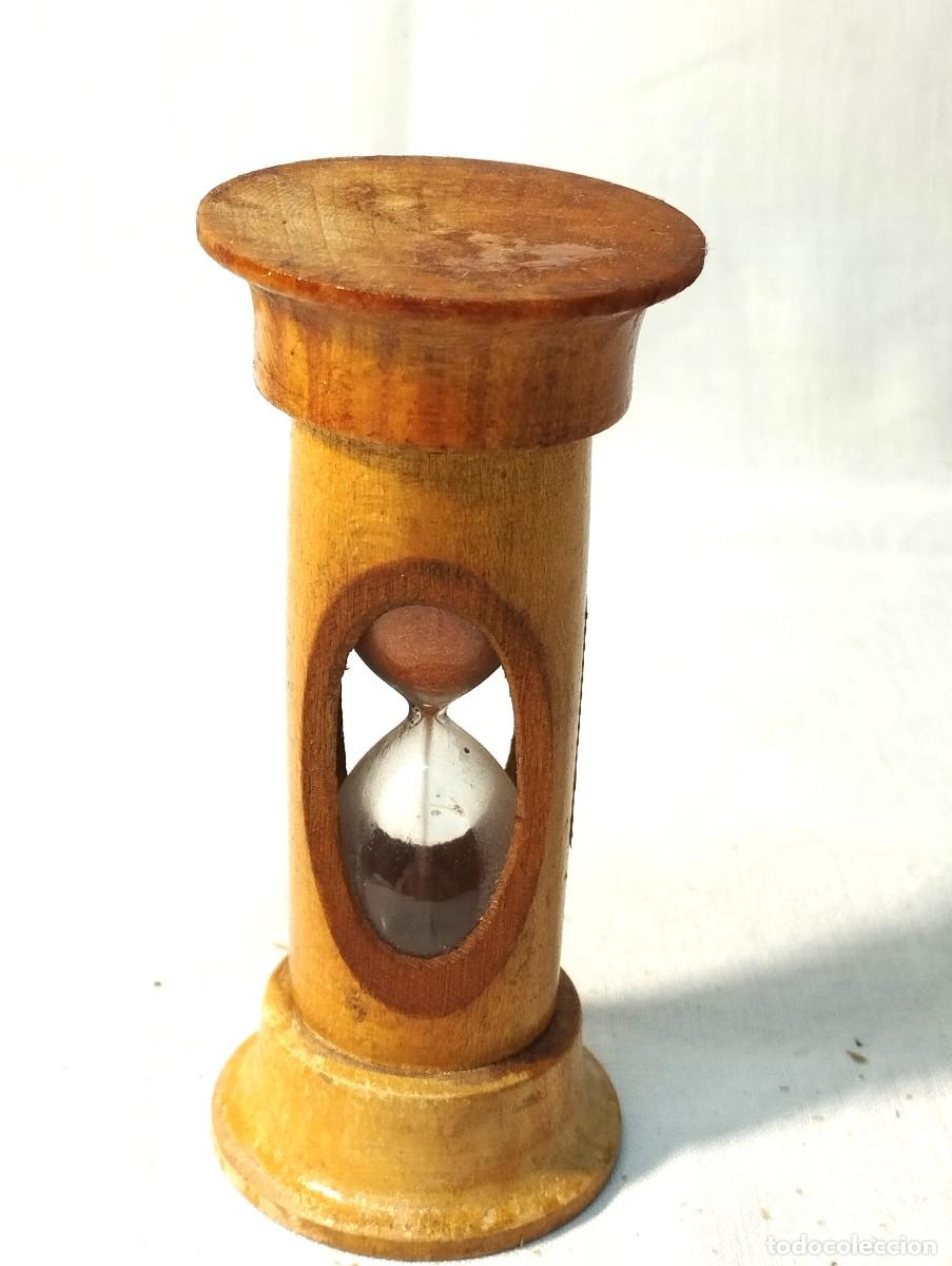 Coleccionismo: RELOJ DE ARENA DE CRISTAL Y BASE DE MADERA - Foto 3