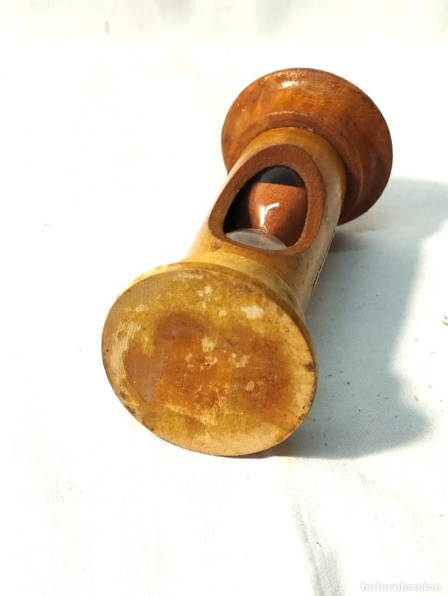 Coleccionismo: RELOJ DE ARENA DE CRISTAL Y BASE DE MADERA - Foto 4