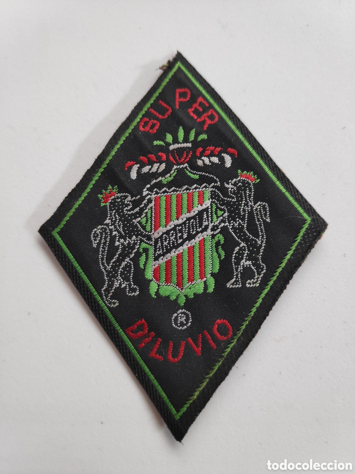 Collecting: ANTIGUO PARCHE DE TELA BORDADO SUPER DILUVIO ARREVOLA
