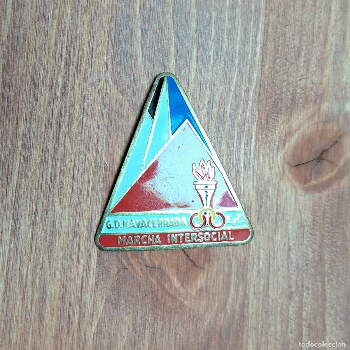 Coleccionismo: EMBLEMA MONTA&Ntilde;ISMO G.D. NAVACERRADA DE E.Y D. - Foto 1