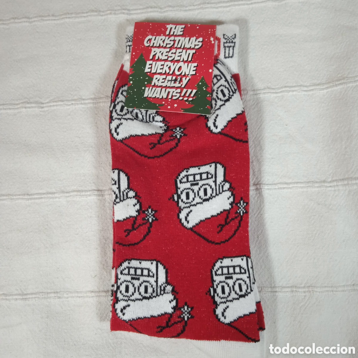 Coleccionismo: Par de calcetines navide&ntilde;os robot Qwertee - Foto 2