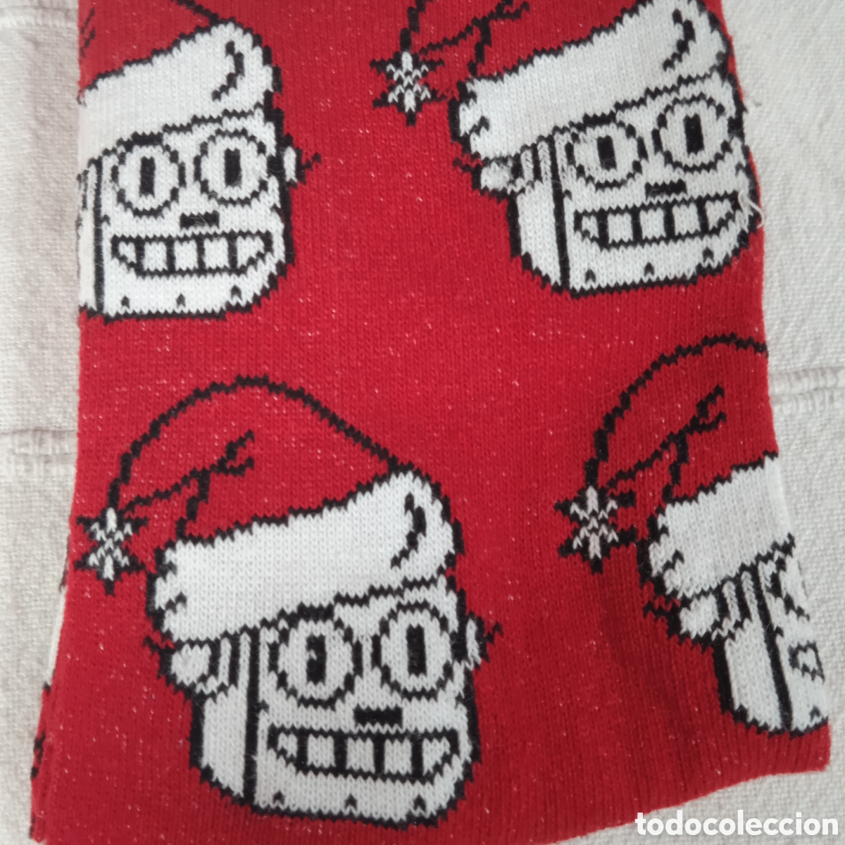 Coleccionismo: Par de calcetines navide&ntilde;os robot Qwertee - Foto 4