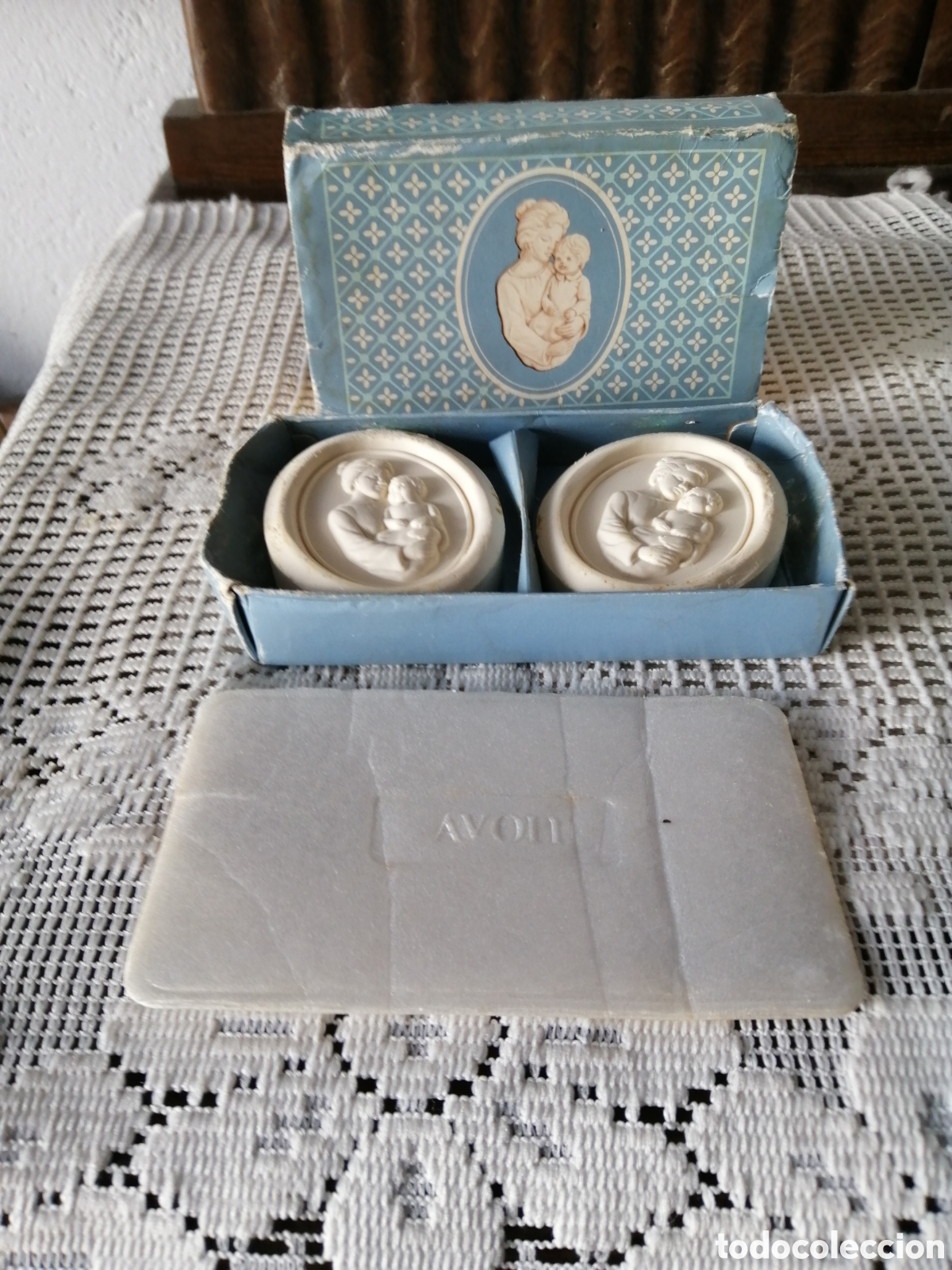 Coleccionismo: CAJA JABONES AVON - Foto 1