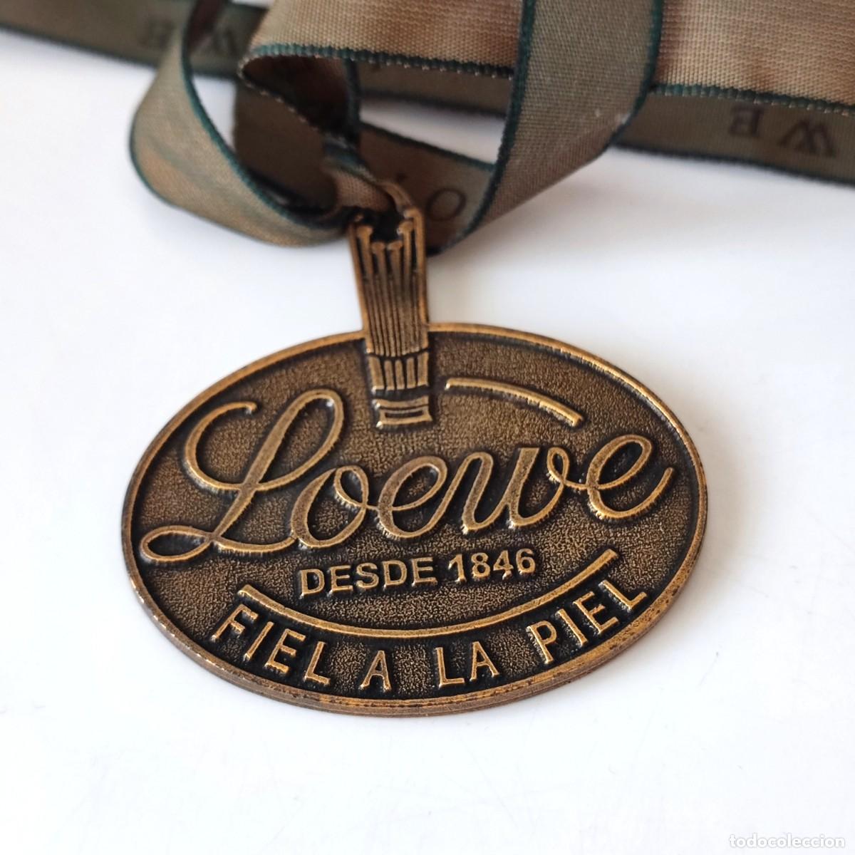 Coleccionismo: Placa LOEWE con cinta - Foto 1
