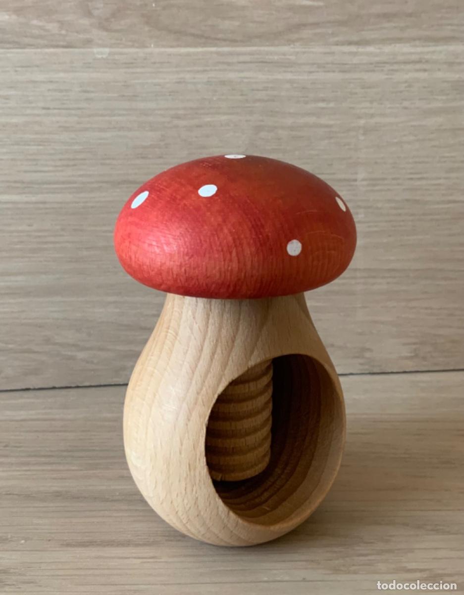 Coleccionismo: CASCANUECES DE MADERA CON FORMA DE SETA - Foto 5