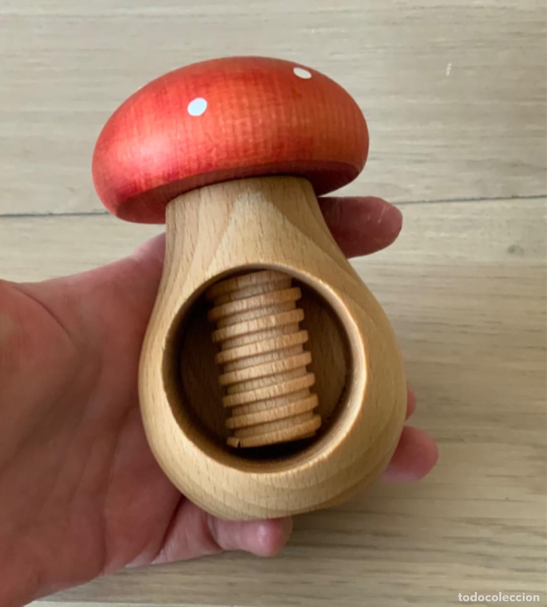 Coleccionismo: CASCANUECES DE MADERA CON FORMA DE SETA - Foto 7