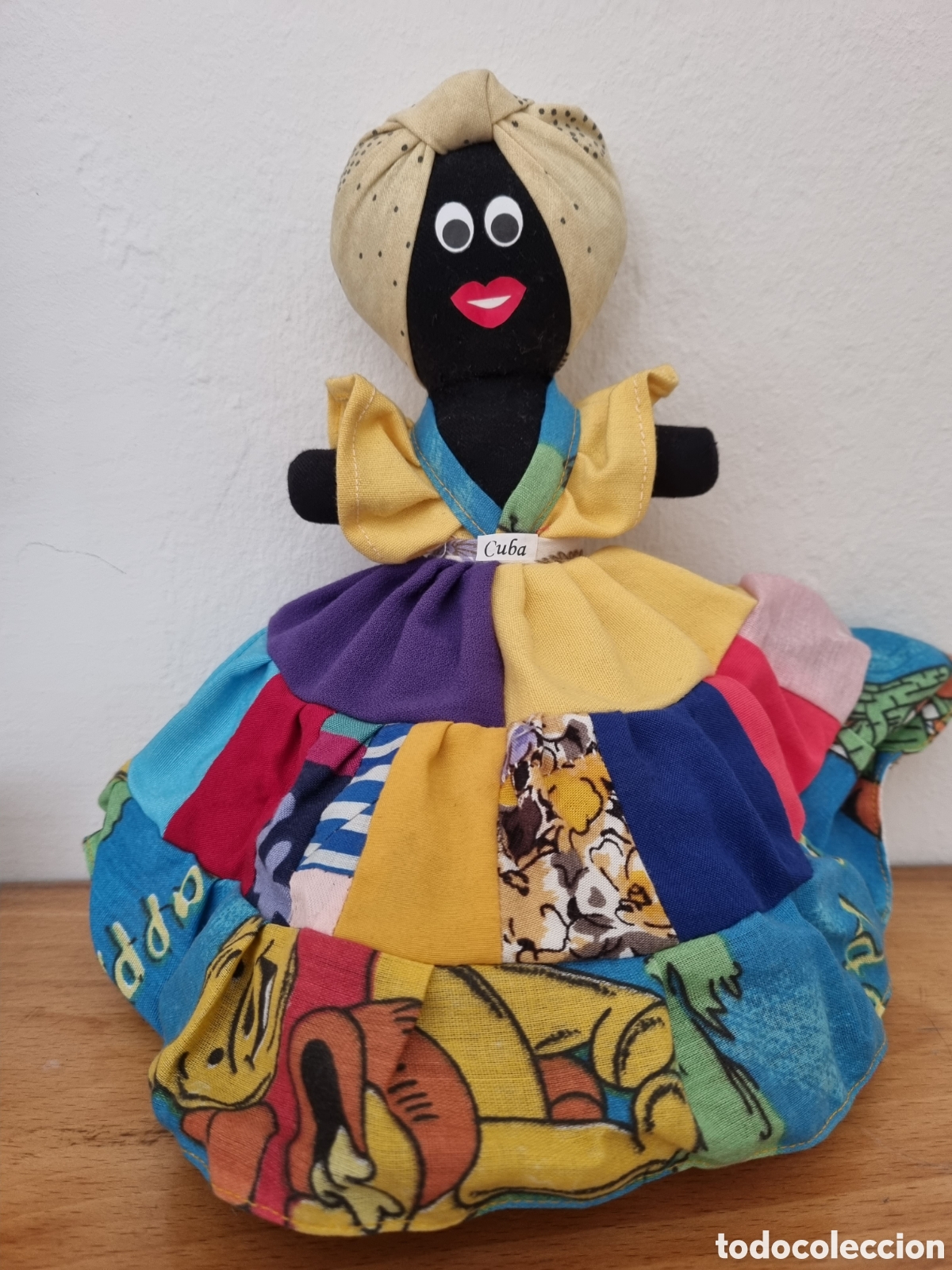 Coleccionismo: Mu&ntilde;eca &eacute;tnica artesana t&iacute;pica de Cuba. Reversible. Dos caras (blanca y negra) y dos vestimentas.