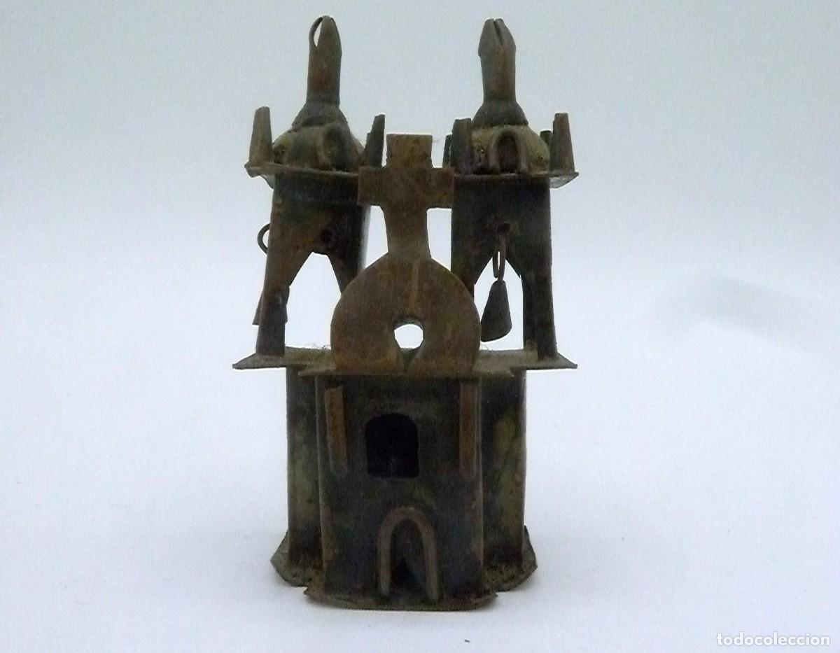 Coleccionismo: Miniatura de iglesia en metal. - Foto 2