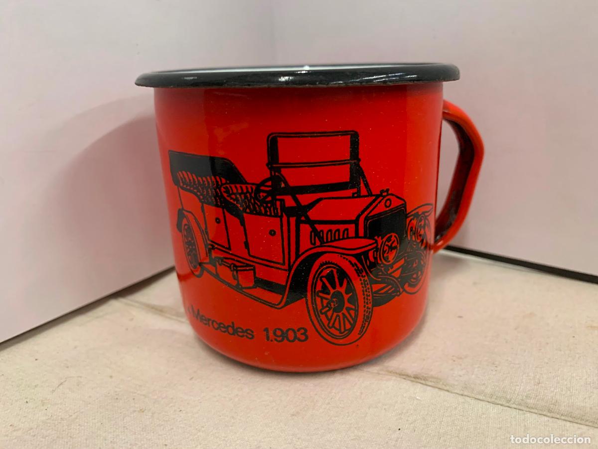 Coleccionismo: Preciosa taza metalica esmaltada, imagen coche antiguo MERCEDES 1903. Sin estrenar. 8cms alto